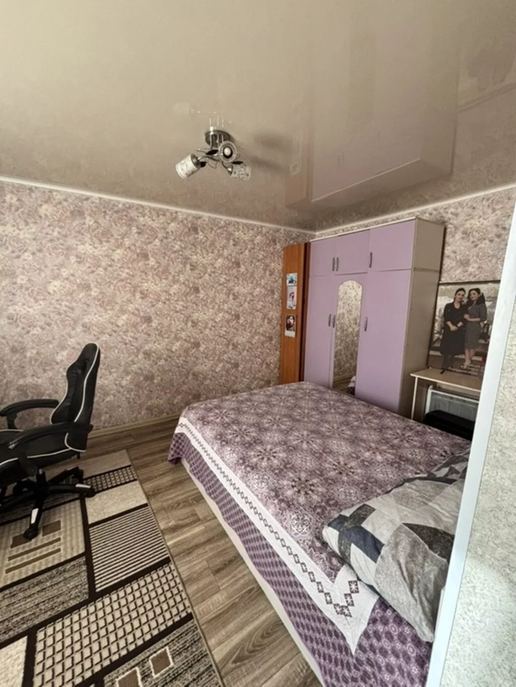 Продаю дом из 2 х комнат просторная большая кухня веранда в центре