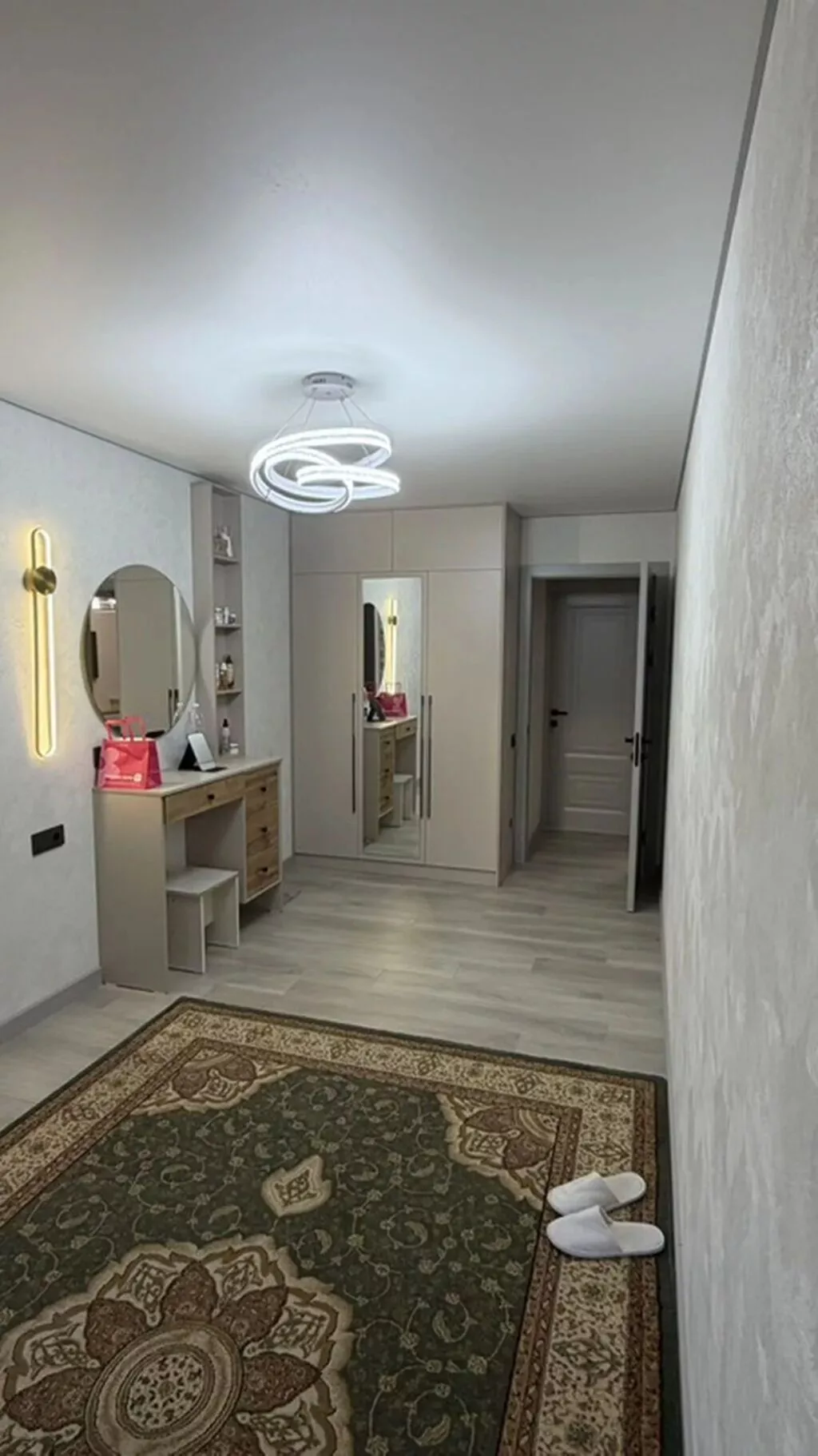 3 комнаты, 58 м², Юбилейка 104 серия, 2 этаж, Дизайнерский ремонт