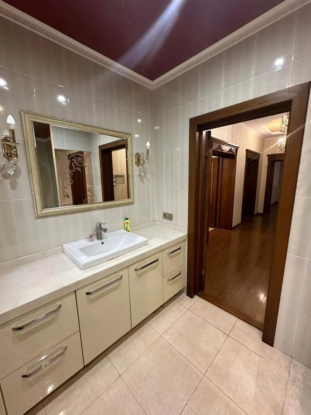 Аренда офисов, 250 м², В частном доме, С видом на горы, С отдельным входом, С отдельным сан узлом