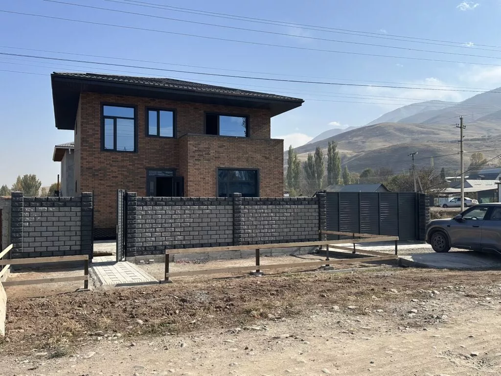 6 комнат, 220 м², 4 соток, Бишкек, Собственник