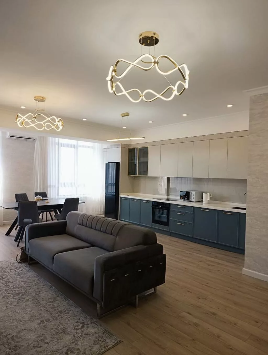 3 комнаты, 105 м², Золотой квадрат Элитка, 8 этаж, Дизайнерский ремонт
