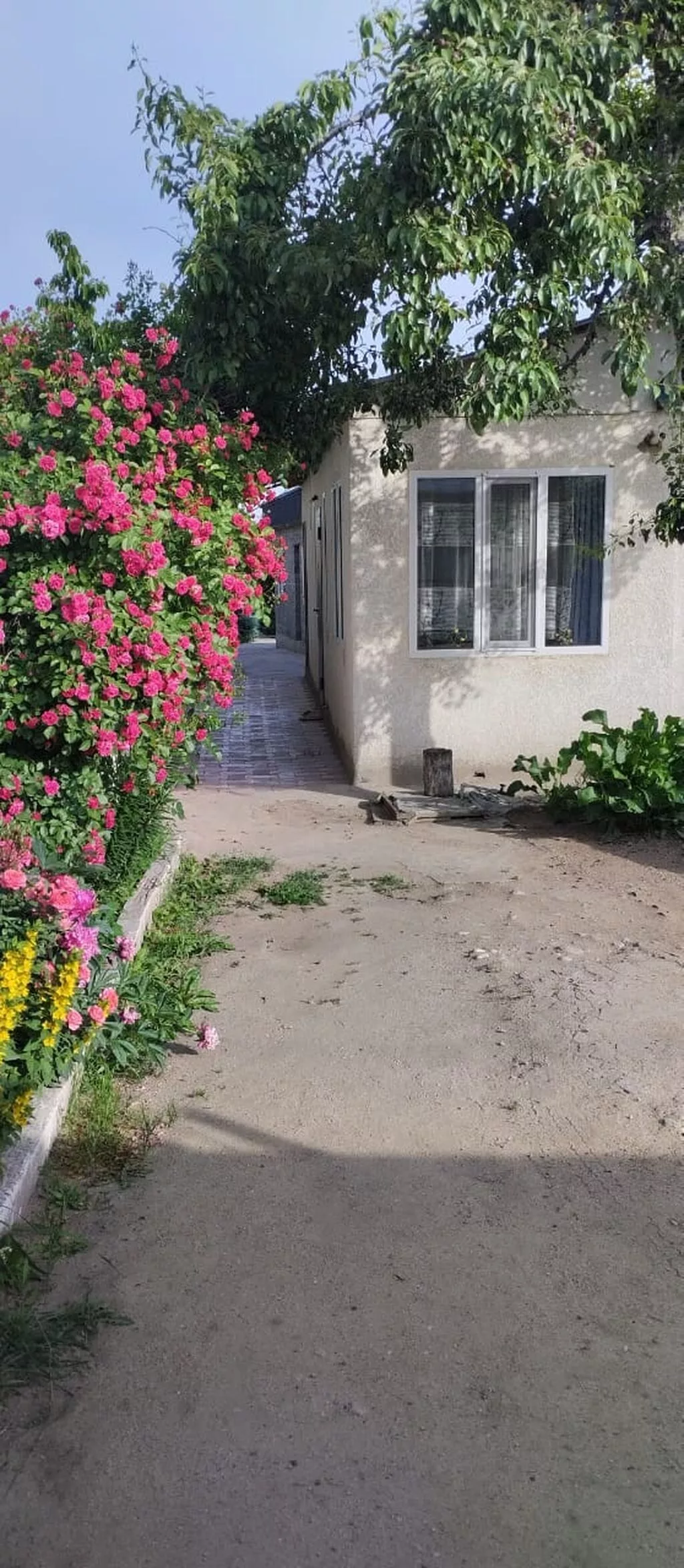🏡 Продается дом в центре г. Чолпон-Ата 📍 Улица Советская, 136 🔹