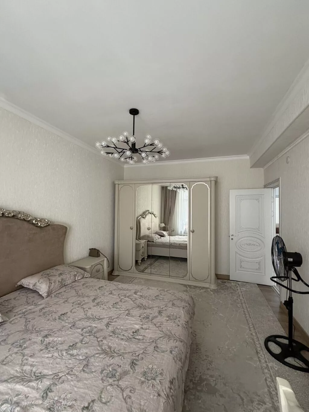 3 комнаты, 121 м², КНУ Элитка, 3 этаж, Евроремонт