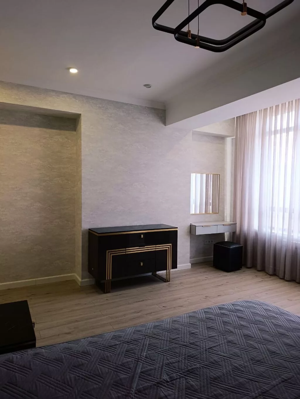 3 комнаты, 105 м², Золотой квадрат Элитка, 8 этаж, Дизайнерский ремонт