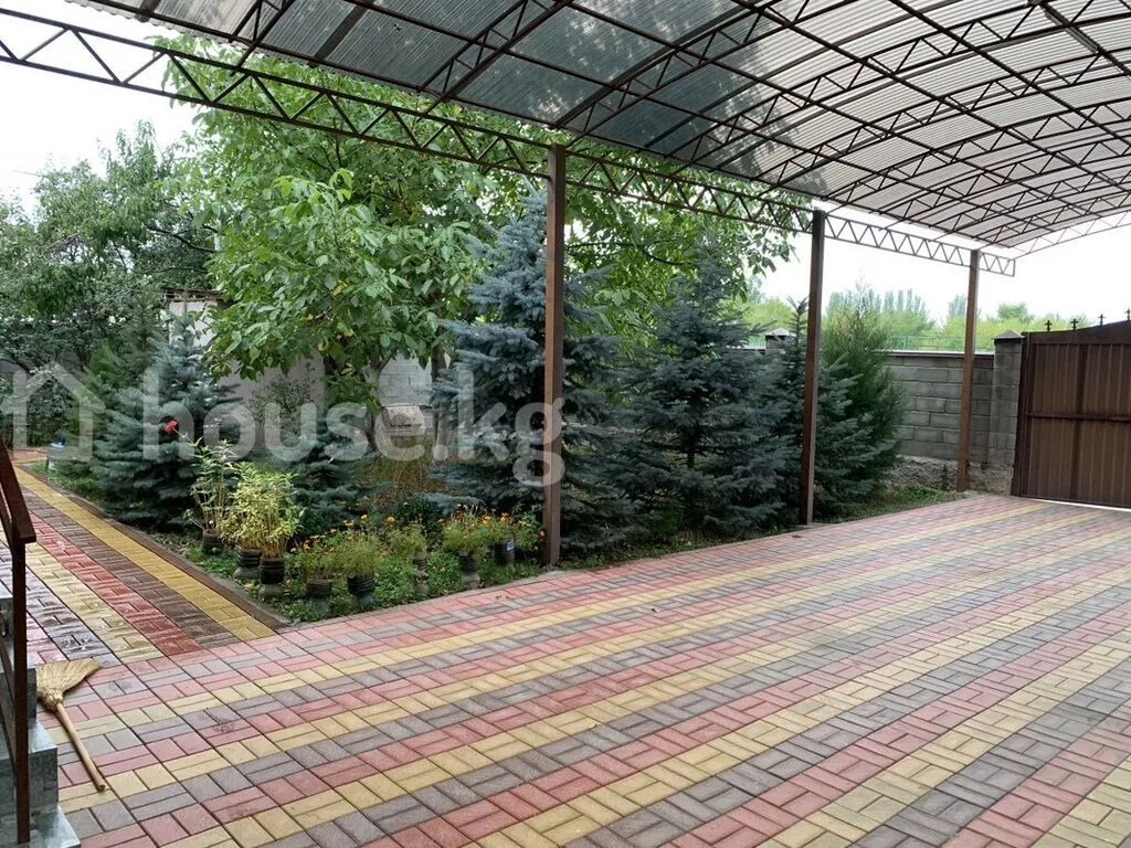 4 комнаты, 147 м², 8 соток, Бишкек, Собственник