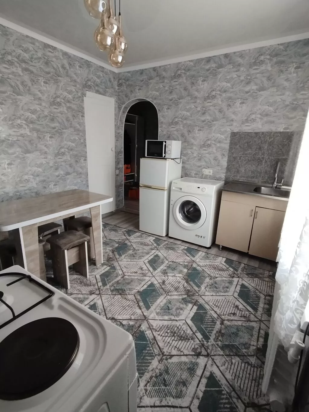 Сдаётся однокомнатная квартира (45м²) с отдельной кухней и санузлом