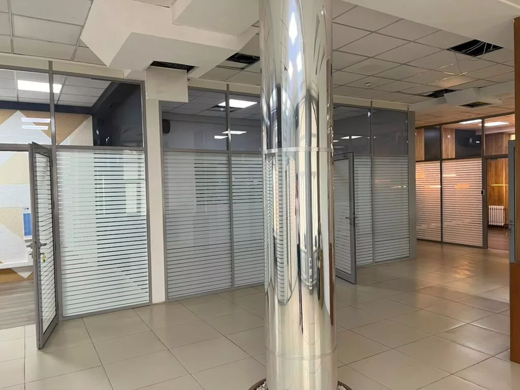 🏢 Сдаётся коммерческое помещение 📍 Район Азия Молл 📐 Площадь: 300 м²
