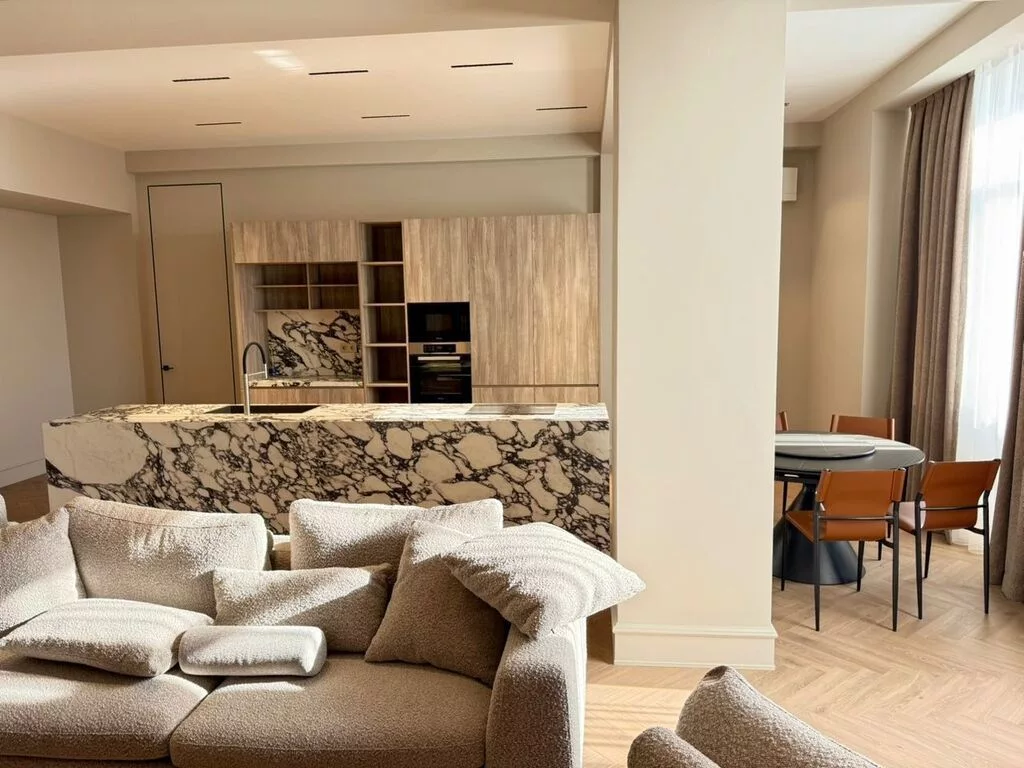 4 комнаты, 220 м², 8 мкр Элитка, 12 этаж, Дизайнерский ремонт