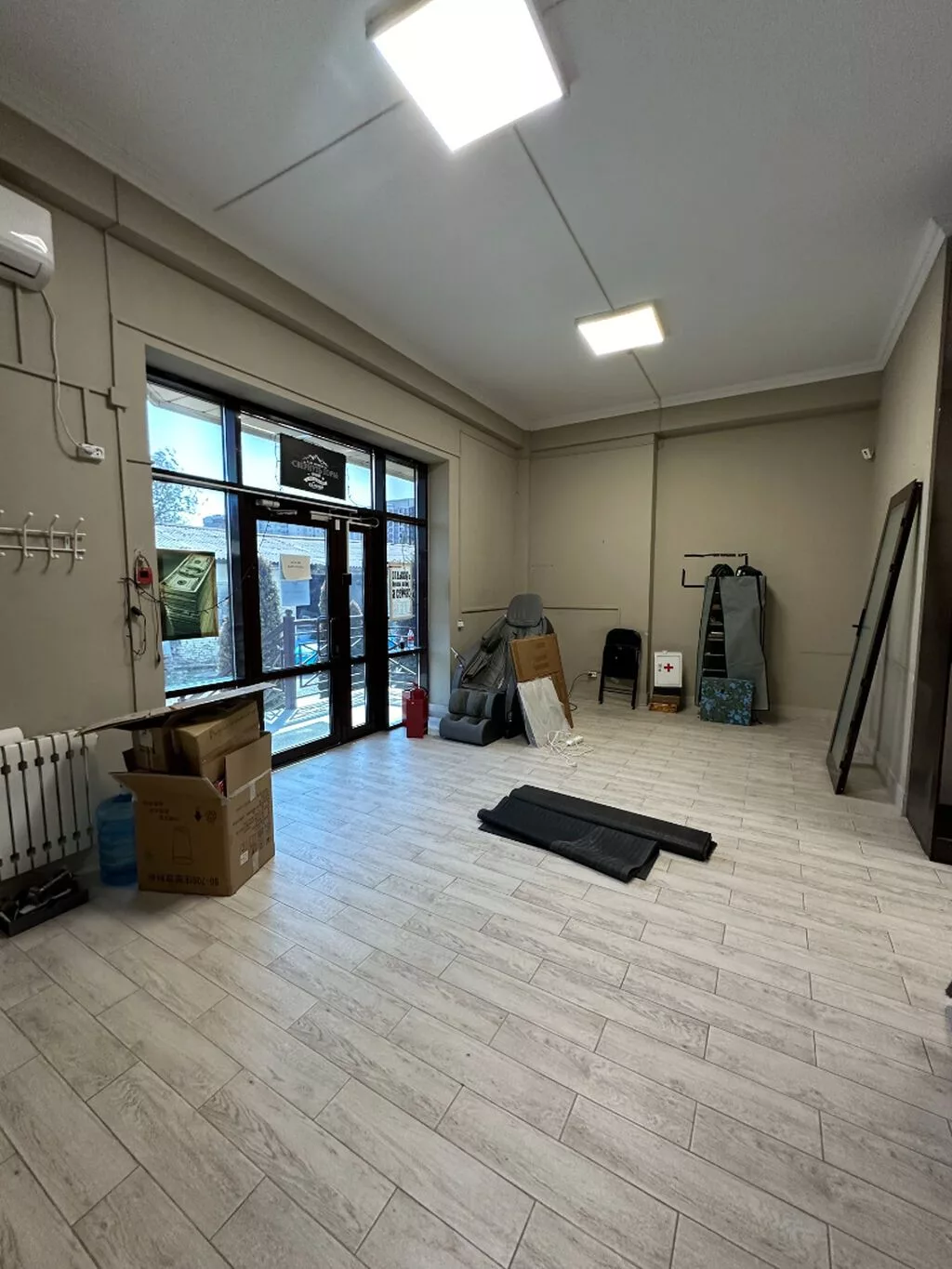 Аренда офисов, 274 м², В жилом комплексе, С отдельным входом, 1 линия, С отдельной кухней