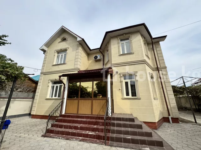 Аренда, дом, 6 и более-комн.: Чуйская область / Бишкек, город Бишкек, Горького - Панфилова - на долгий срок — за 271 529 сом
