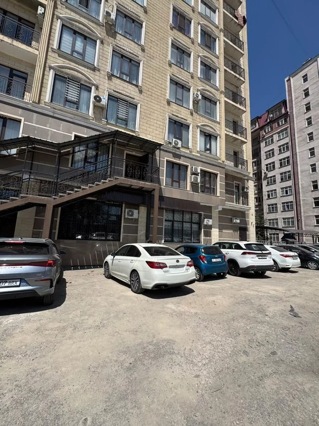 Сдаю The entire office: 145 м², В жилом комплексе, С ремонтом, With parking