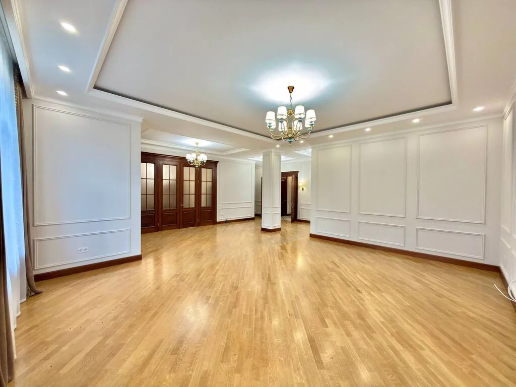 320 м², 6 комнат и более
