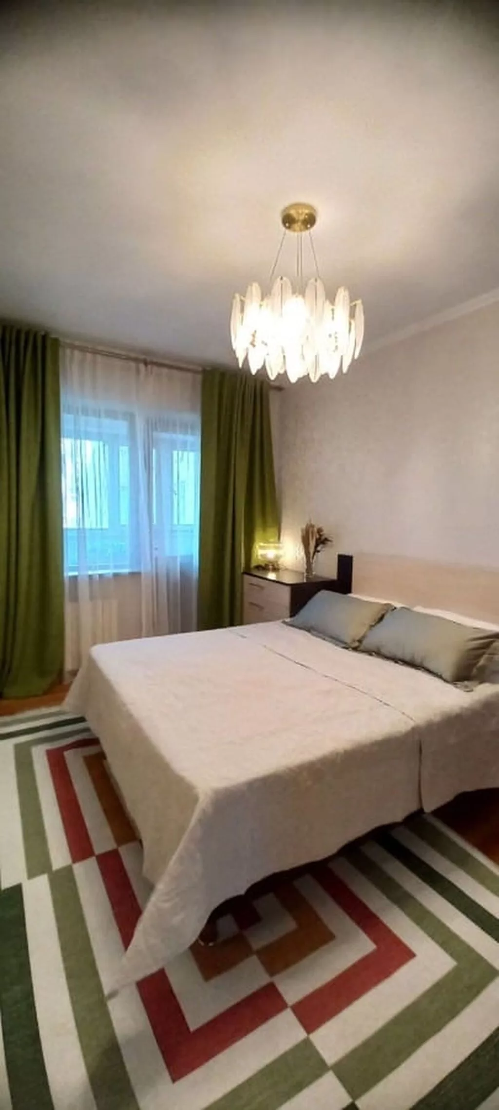 3 комнаты, 90 м², Пишпек Индивидуалка, 4 этаж, Косметический ремонт