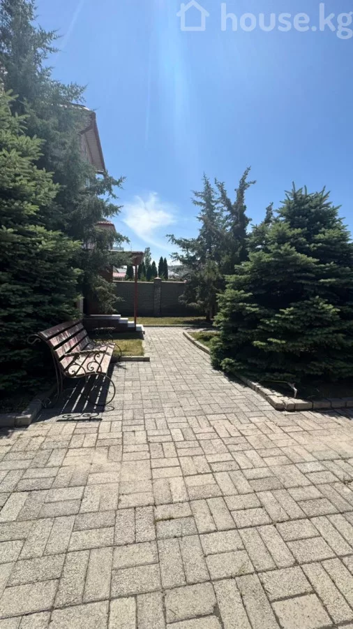Продажа Дом, 6 и более: город Бишкек, 11 м-н — за 39 415 500 ⃀