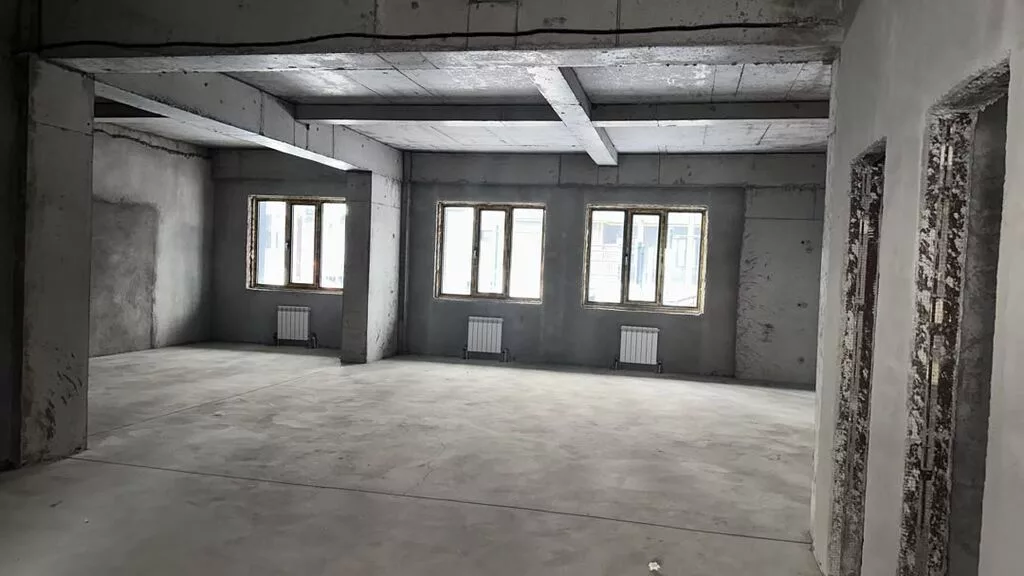 Продажа офисов 95 м², Без ремонта, Многоэтажное здание, 1 этаж