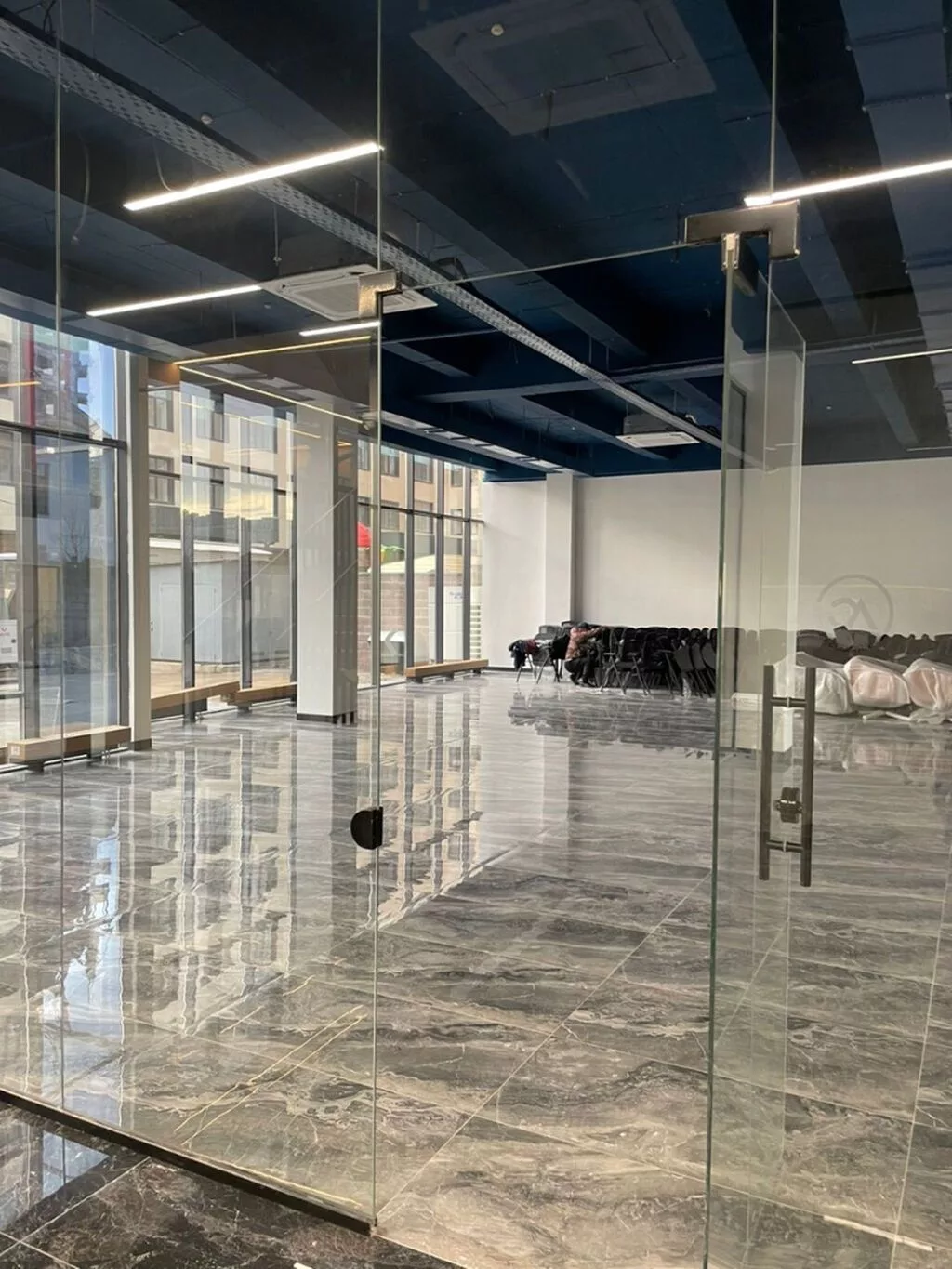 The entire office: Авиакасса, IT company, Колл-центр, 145 м², В бизнес центре, С ремонтом, 1 линия