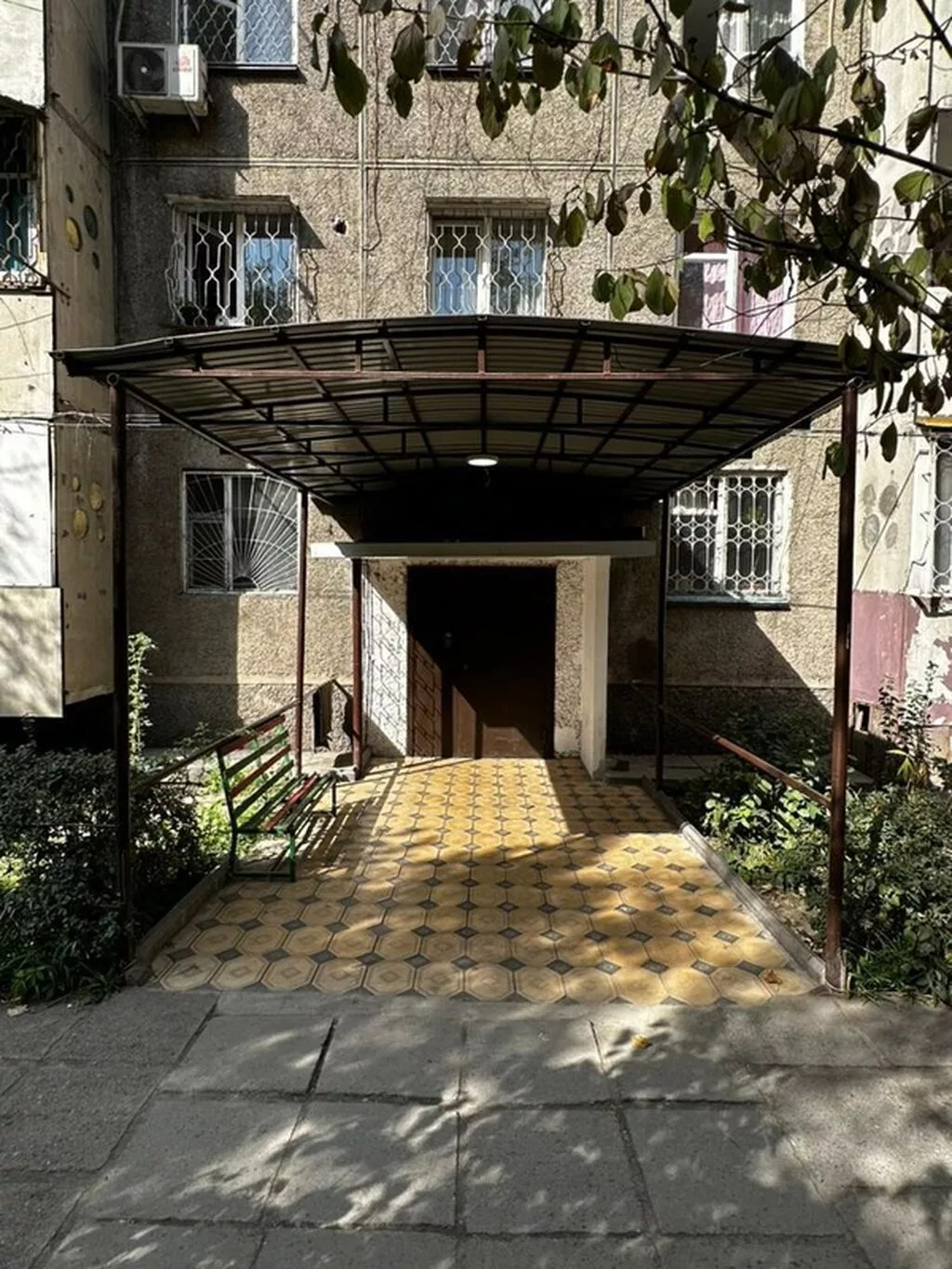 3 комнаты, 58 м², ул. Боконбаева / Гоголя 104 серия, 1 этаж, Косметический ремонт
