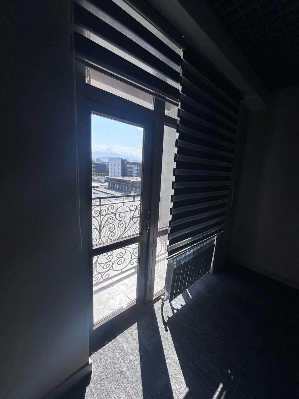 Сдаю Офис целиком: 50 м², В бизнес центре, С ремонтом, С отдельным санузлом, С системой безопасности, С парковкой