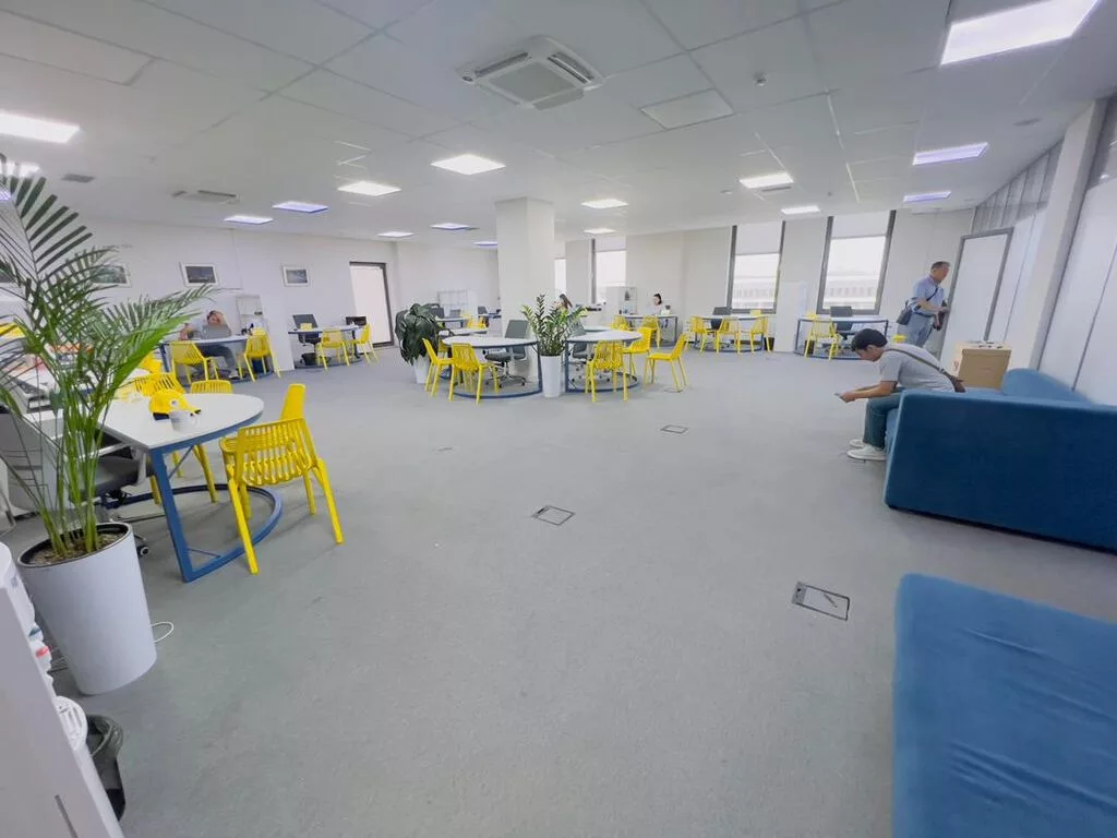 Сдаю Part of the office: 250 м², В бизнес центре, С ремонтом