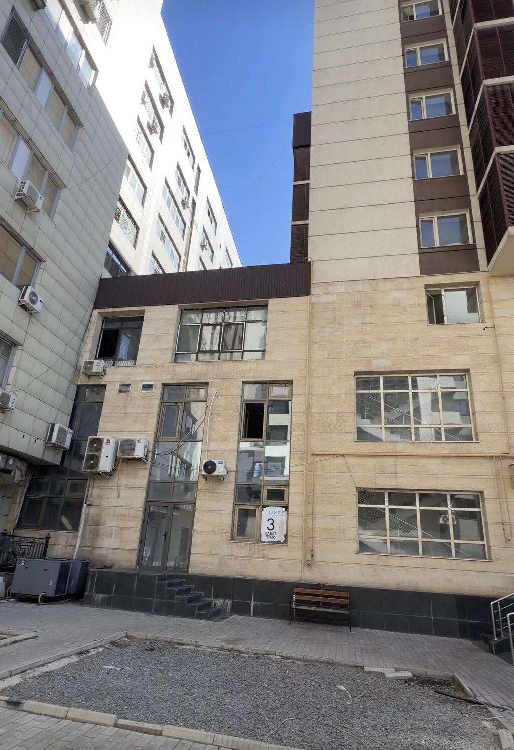 Продажа офисов 110 м², Без ремонта, Многоэтажное здание, 3 этаж