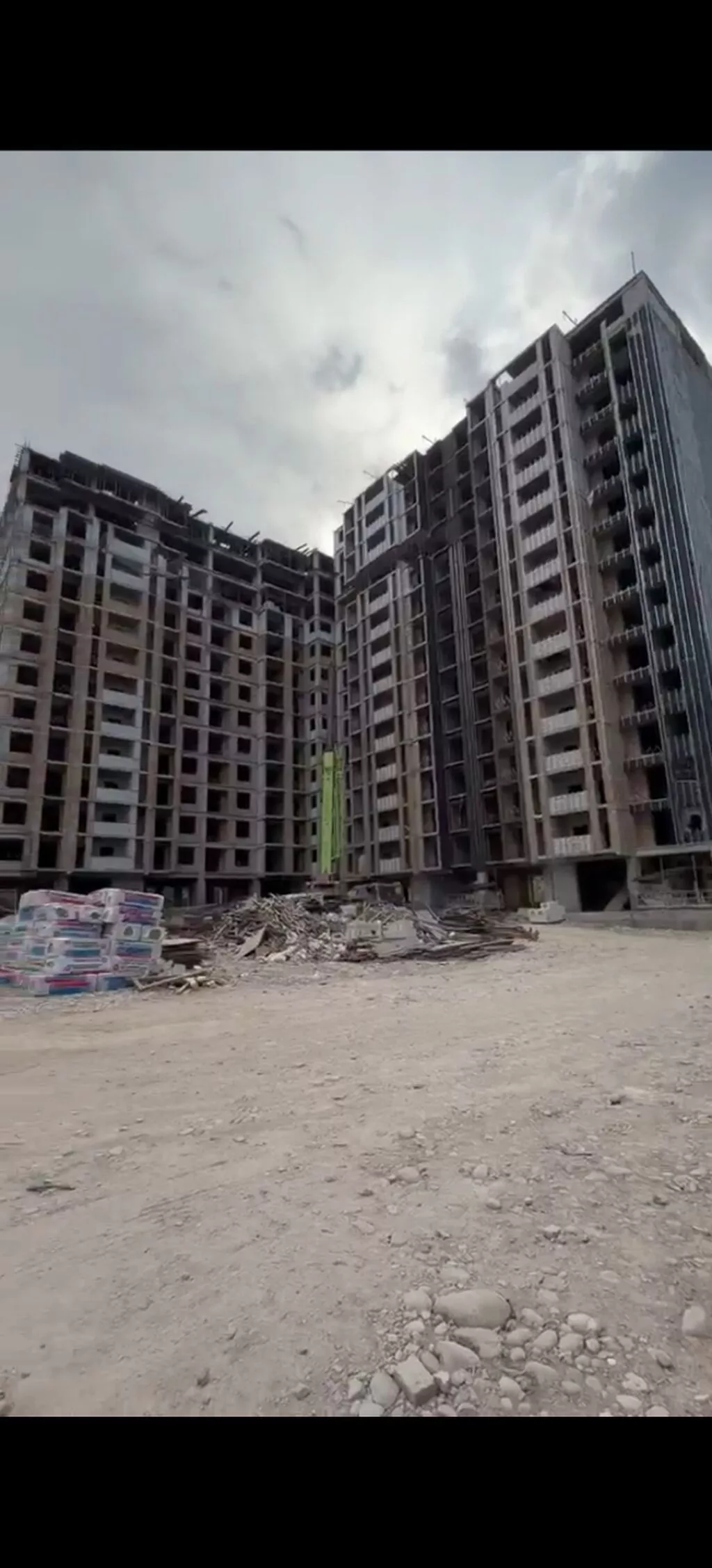 Строится, Элитка, 2 комнаты, 79 м²