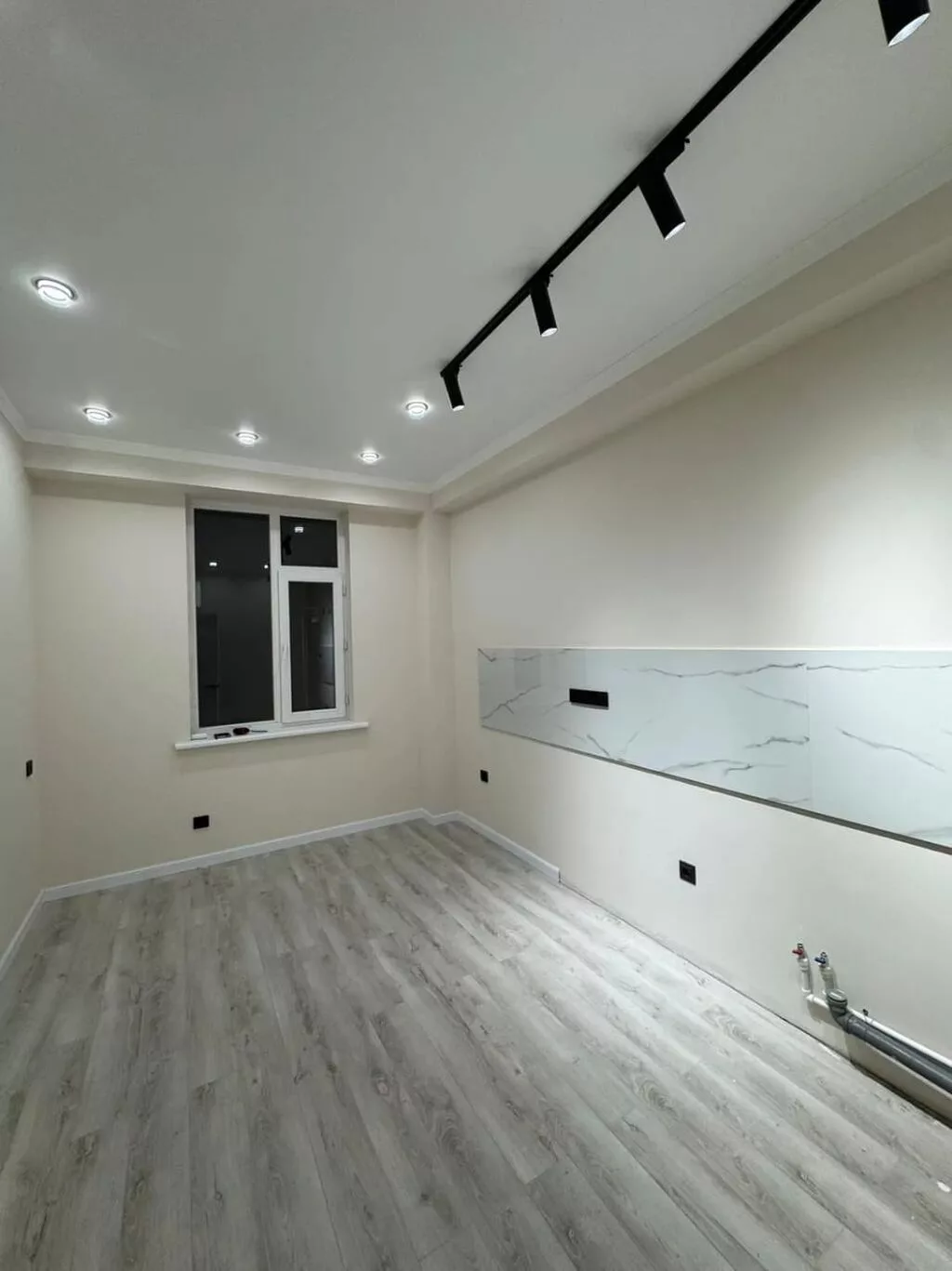 2 комнаты, 62 м², Дордой Моторс рынок Элитка, 3 этаж, Евроремонт