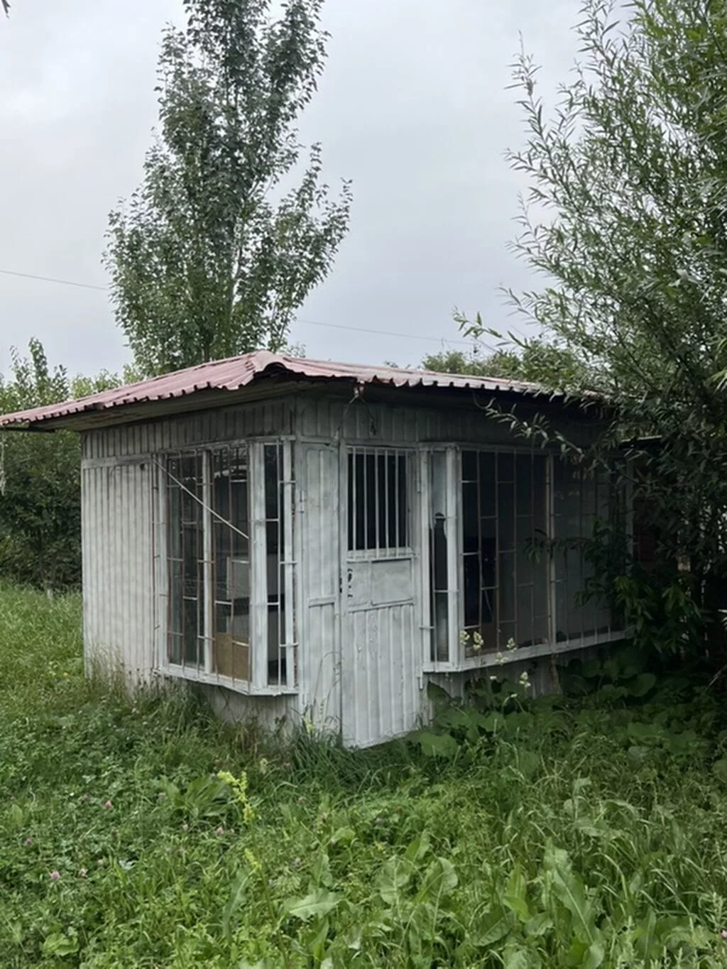 Металлический садовый домик/хозблок с верандой. - Конструкция из