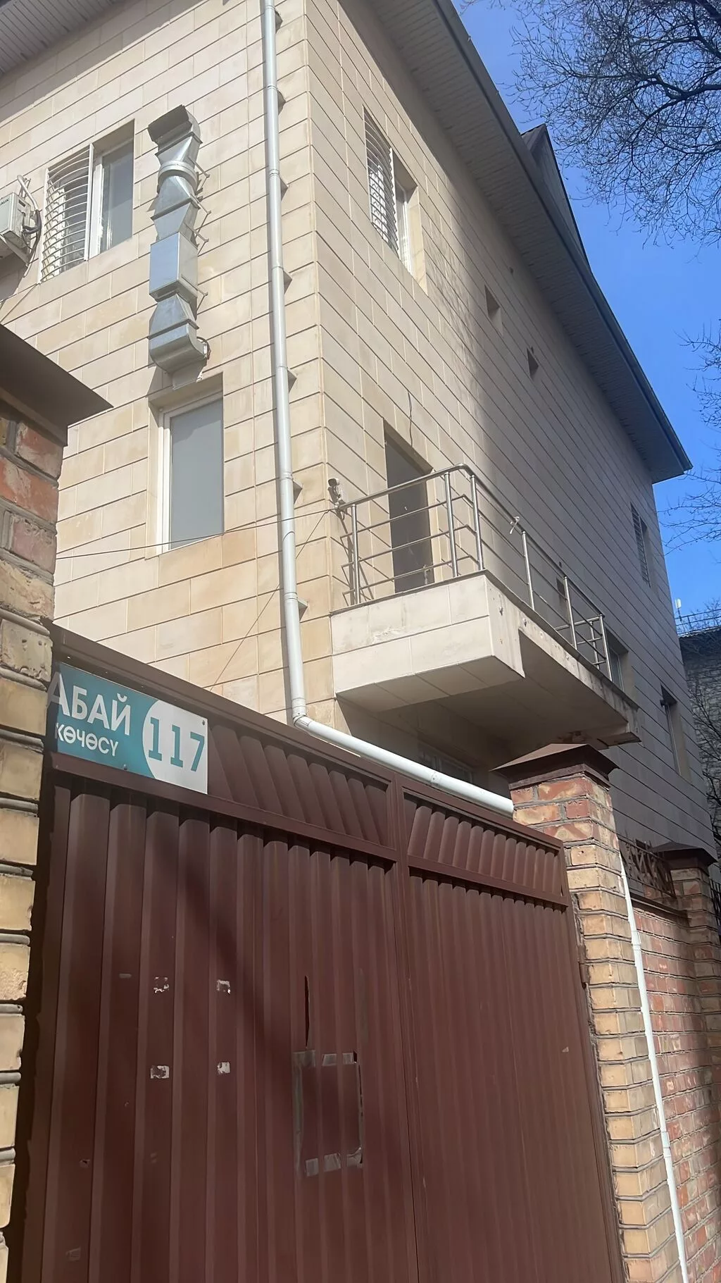 Сдаю Офисный кабинет: Сдаю IT-компания, Фотостудия, 24 м², С ремонтом, Первая линия, С системой безопасности, С высокими потолками