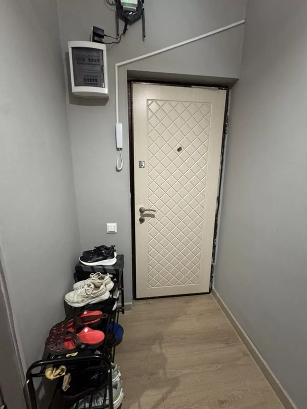 Продаю квартиру в Молодежном квартале Планировка и помещения: -
