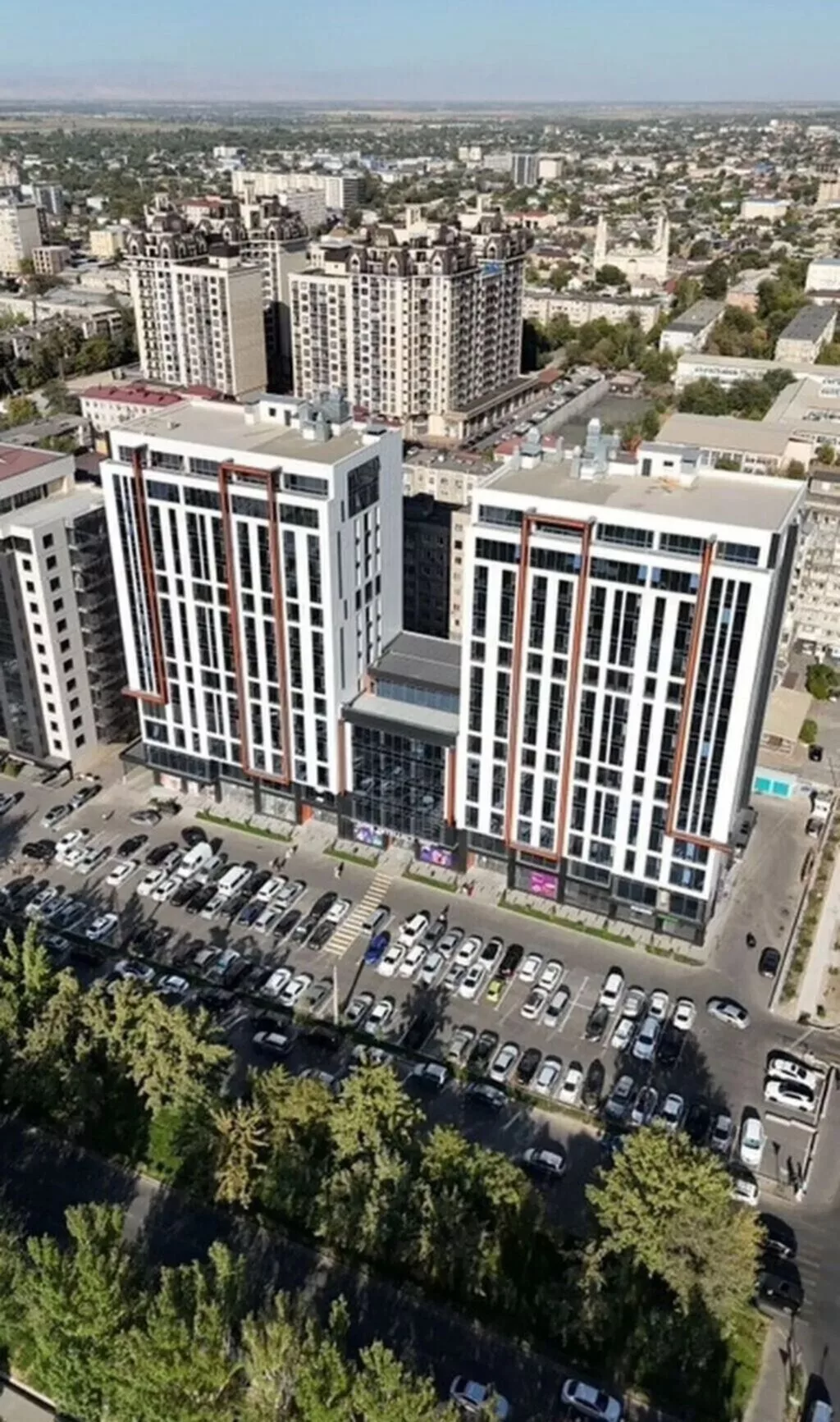 Аренда офисов, 152 м², В бизнес центре, 1 линия