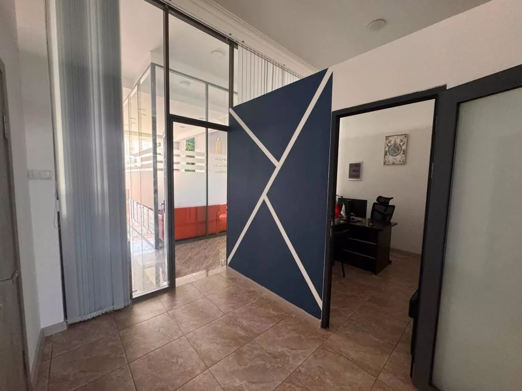 Продажа офисов 85 м², С ремонтом, Многоэтажное здание, 2 этаж