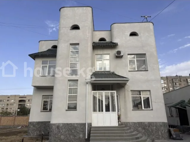 Аренда, дом, 6 и более-комн.: Чуйская область / Бишкек, город Бишкек, Таш Рабат - на долгий срок — за 350 360 сом