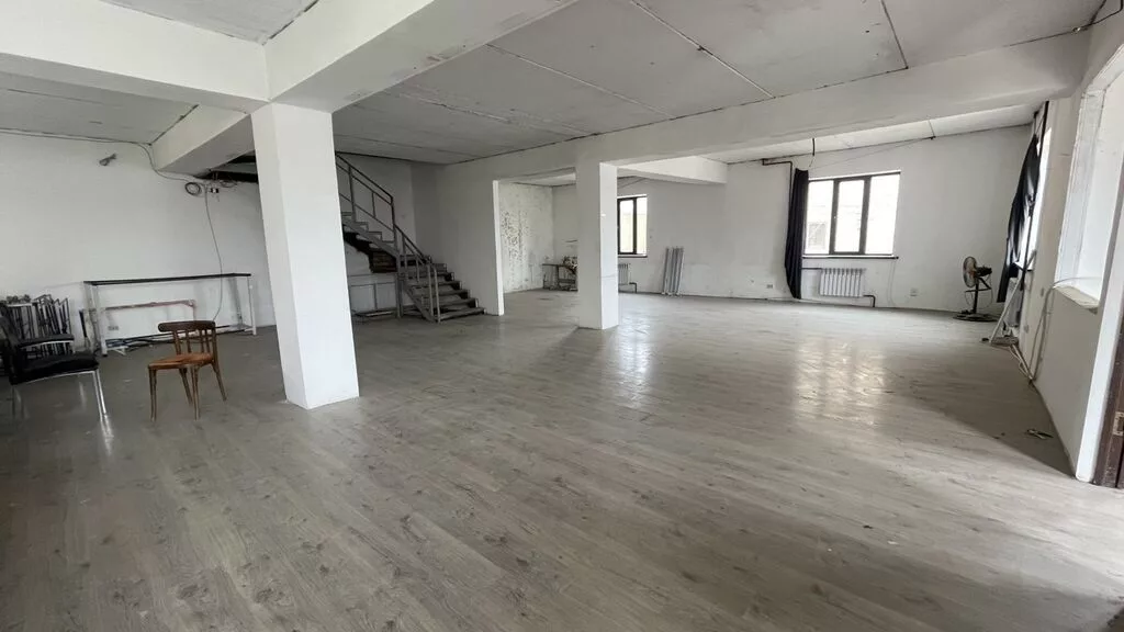 Сдаю Офис целиком: 500 м², С ремонтом, С высокими потолками