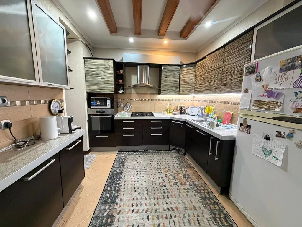 4 комнаты, 186 м², Золотой квадрат Индивидуалка, 2 этаж, Евроремонт