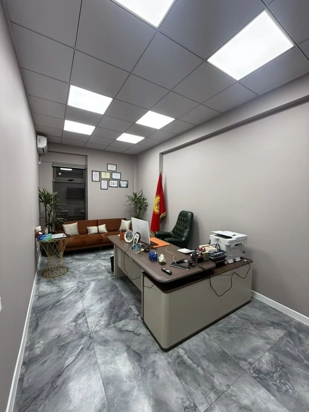 Аренда офисов, 100 м², В жилом комплексе, С оборудованием, С отдельной кухней, С отдельным входом