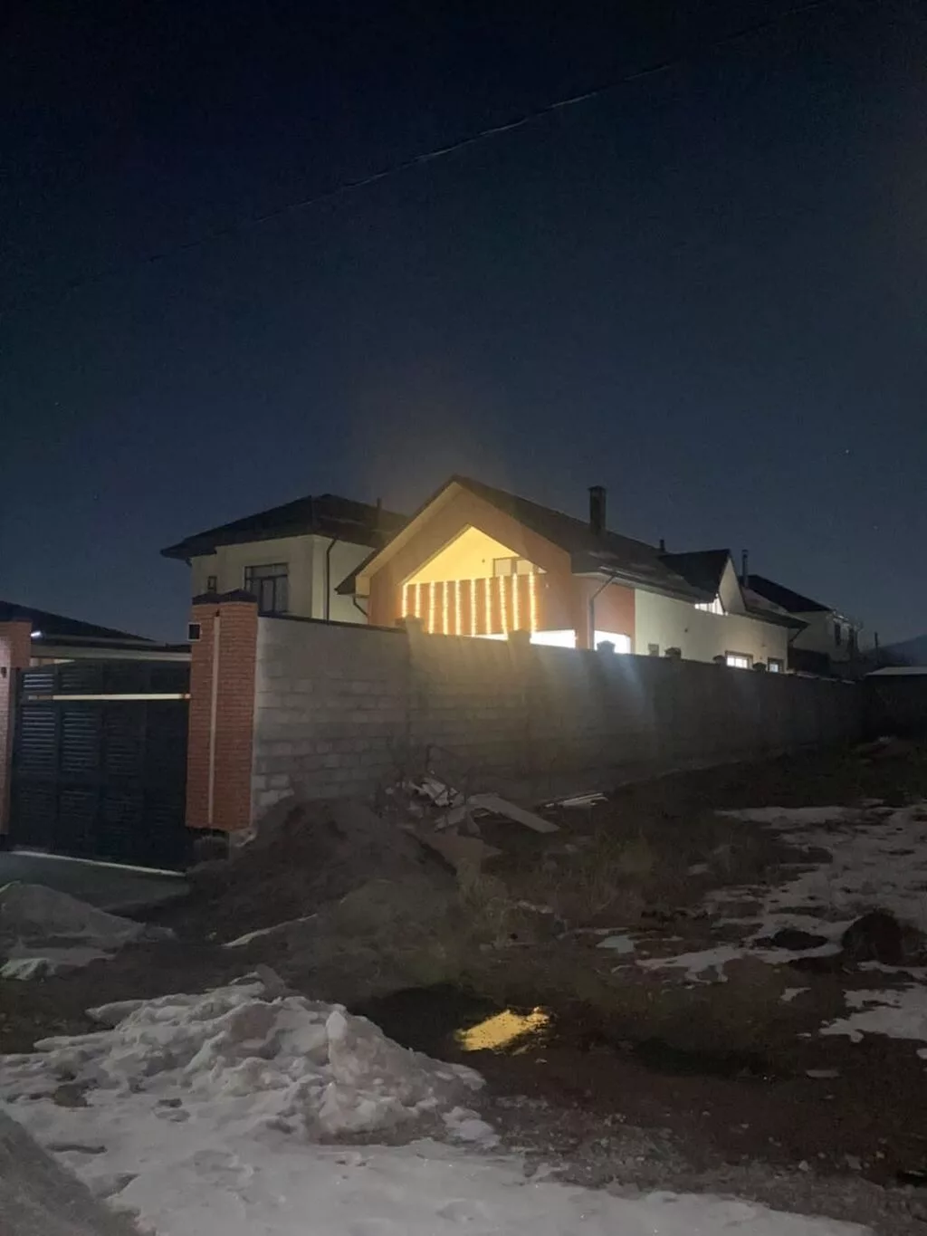 6 комнат и более, 250 м², 4 соток, Арашан, Собственник