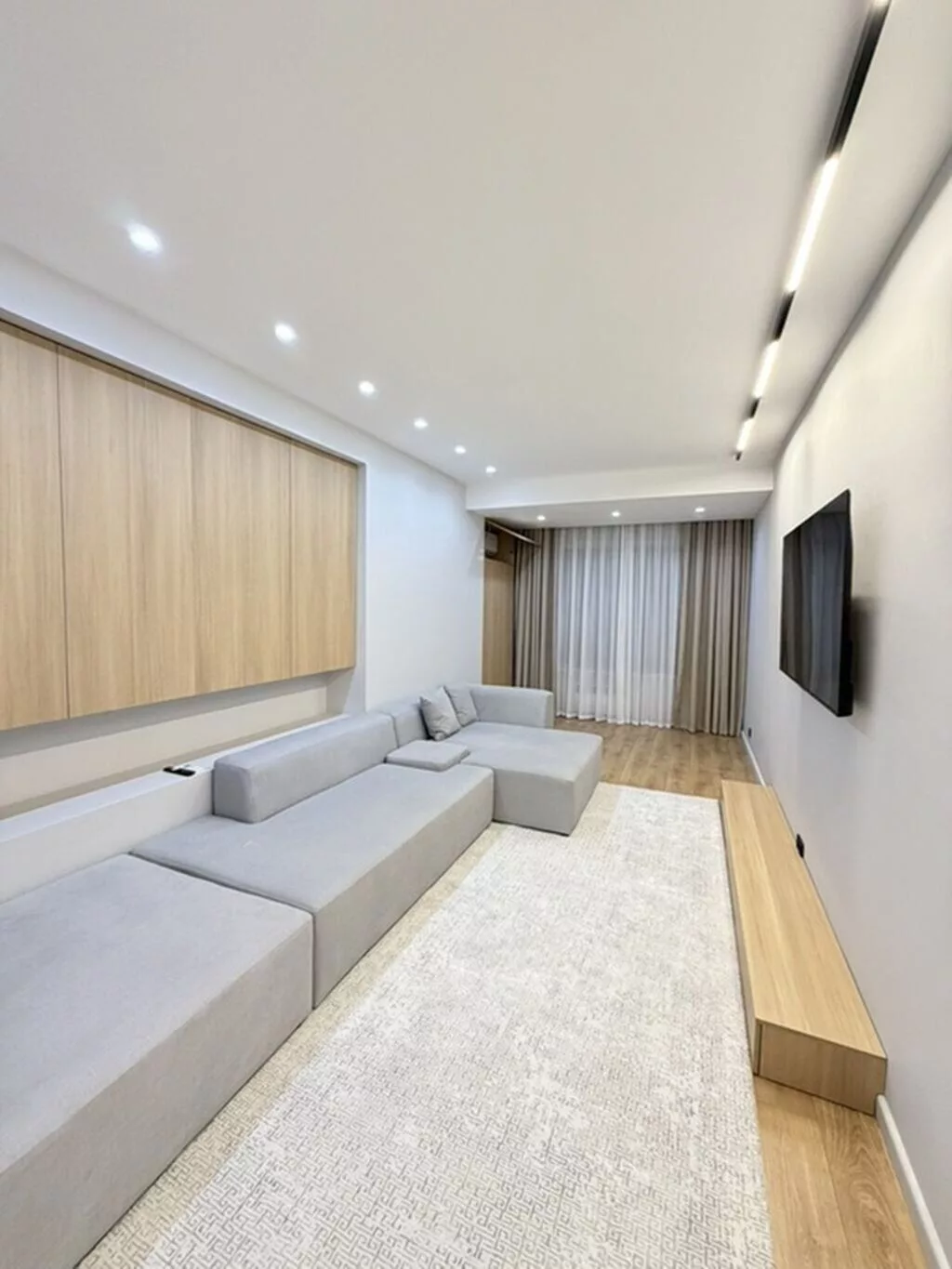 2 комнаты, 81 м², 7 мкр Элитка, 12 этаж, Евроремонт