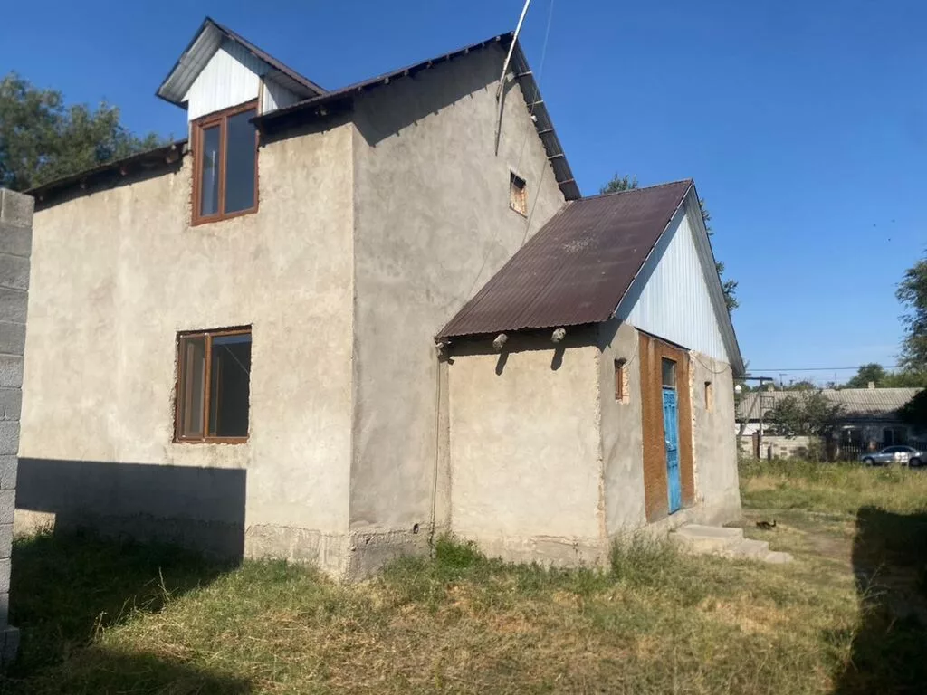 Продаётся двухэтажный дом в селе Совхоз Фрунзе ниже авторынка участок
