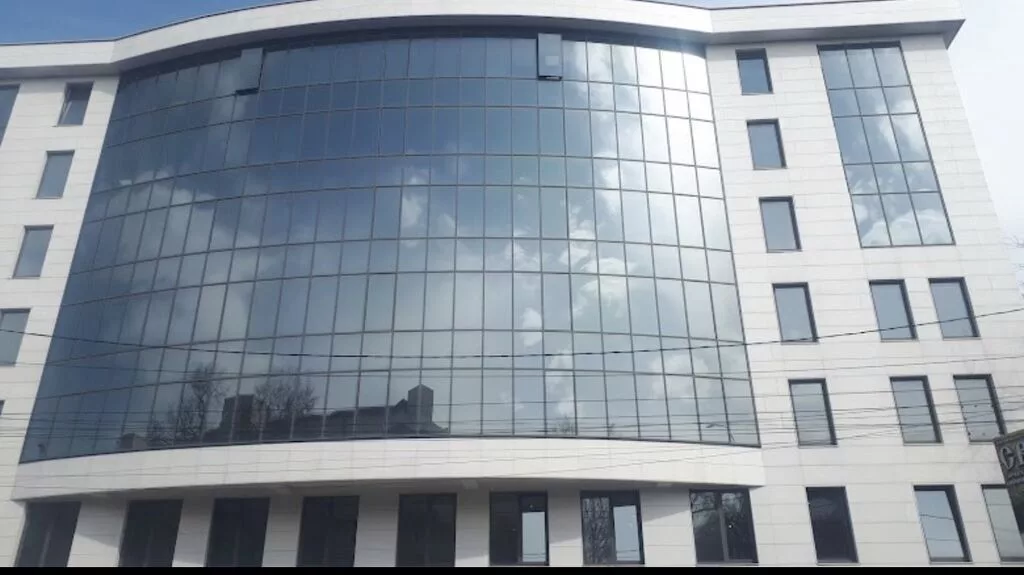 Сдаю Офис целиком: 179 м², В бизнес центре, С ремонтом, Первая линия, С отдельным входом, С отдельным санузлом