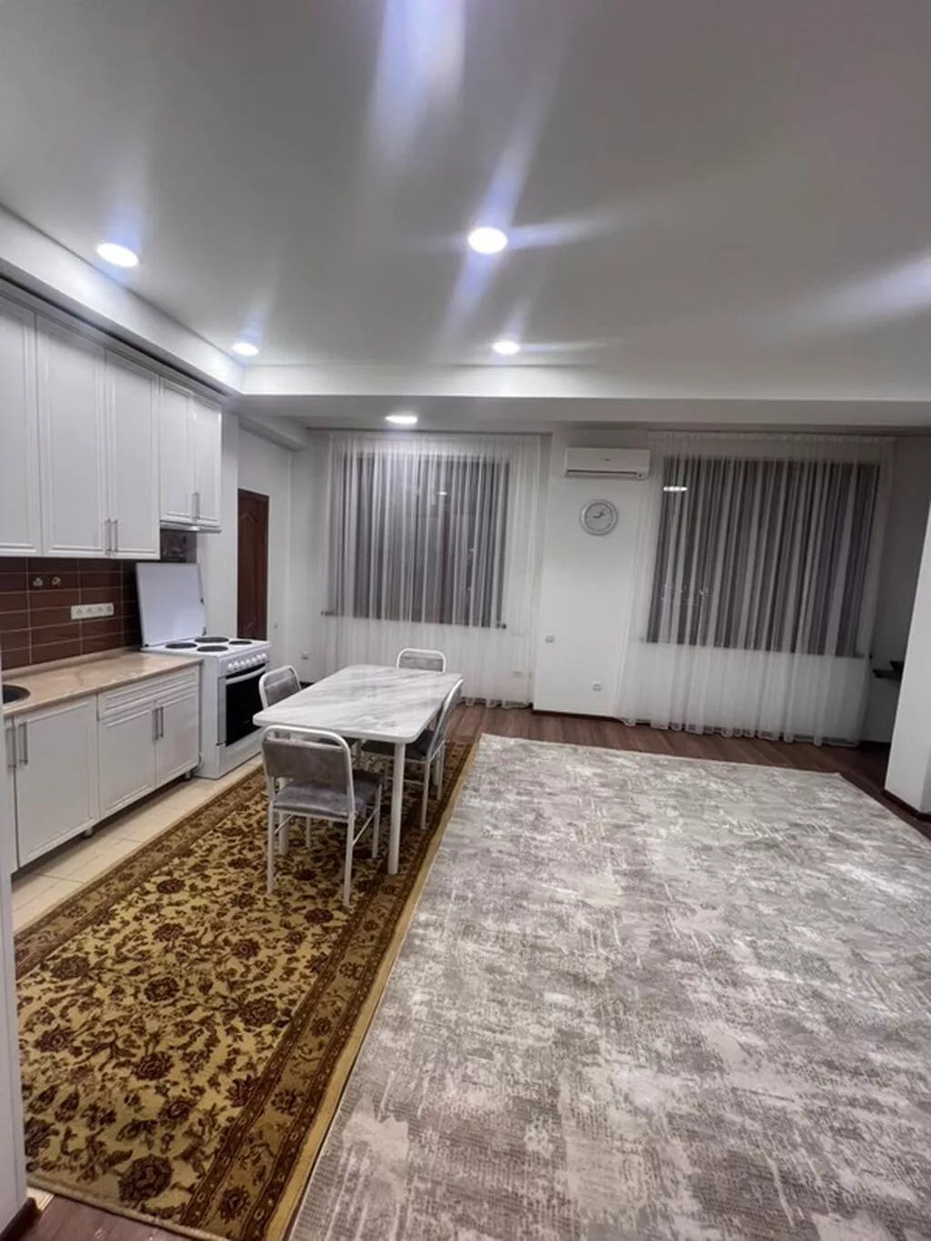 🏠 Сдаётся 1-комнатная студия 📍 Район: Асанбай 🏢 ЖК: «Курманжан Датка»
