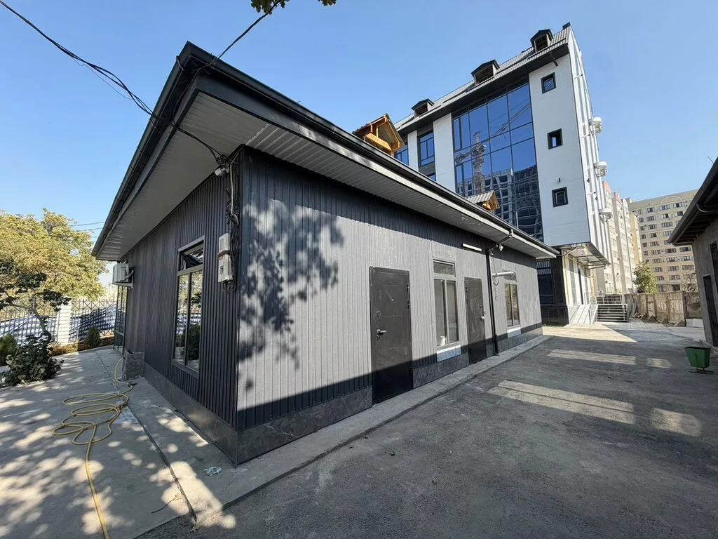 : 1700 м², В бизнес центре, С ремонтом, С парковкой
