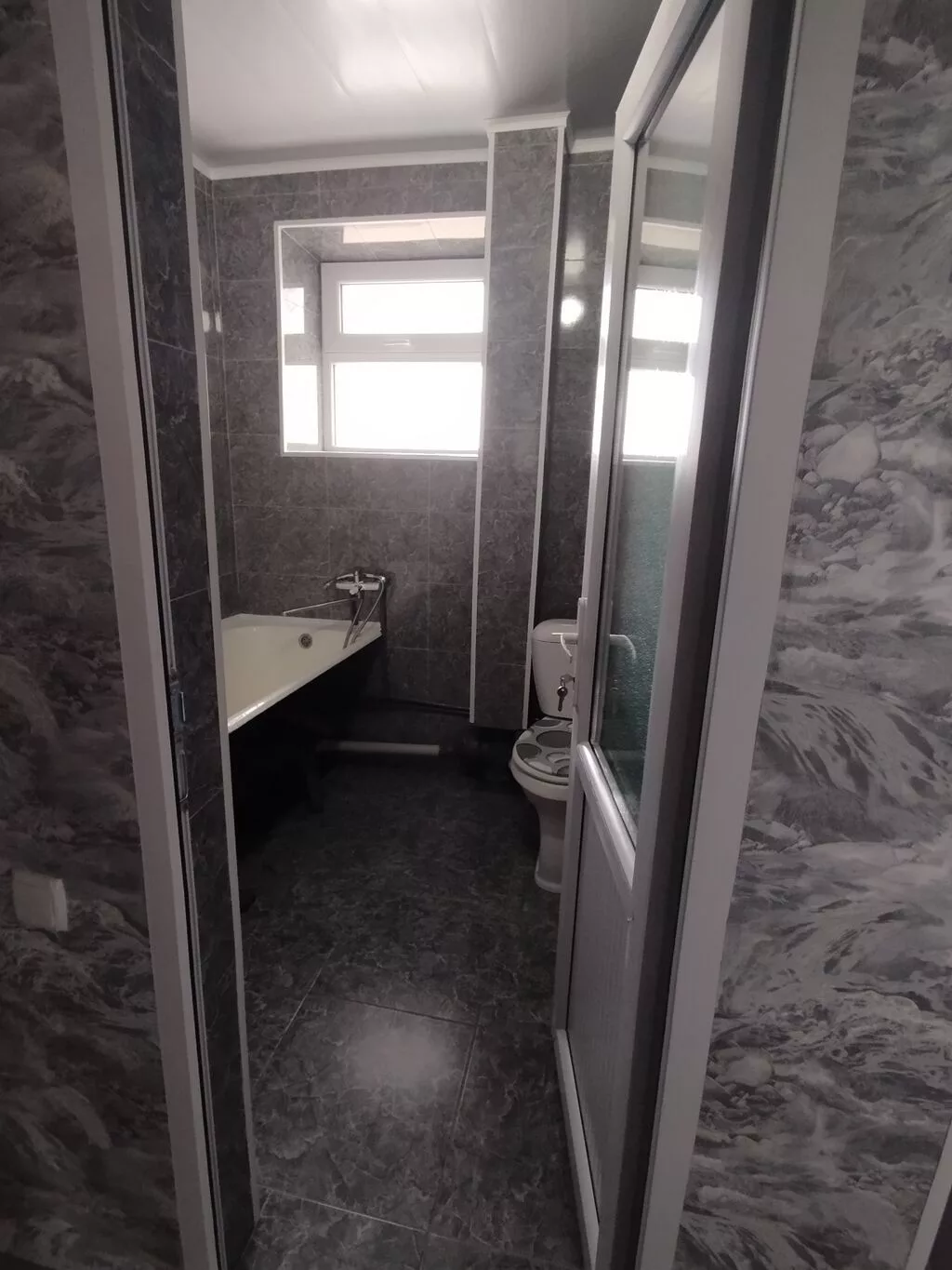 Сдаётся однокомнатная квартира (45м²) с отдельной кухней и санузлом