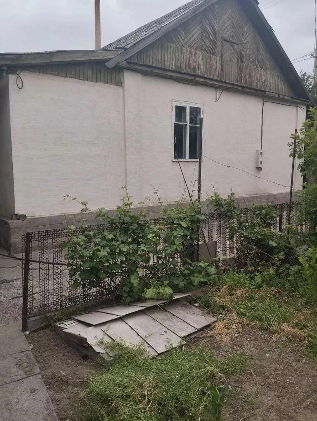 Продается дом по адресу Л. Толстого. Дом в очень хорошем районе. Рядом