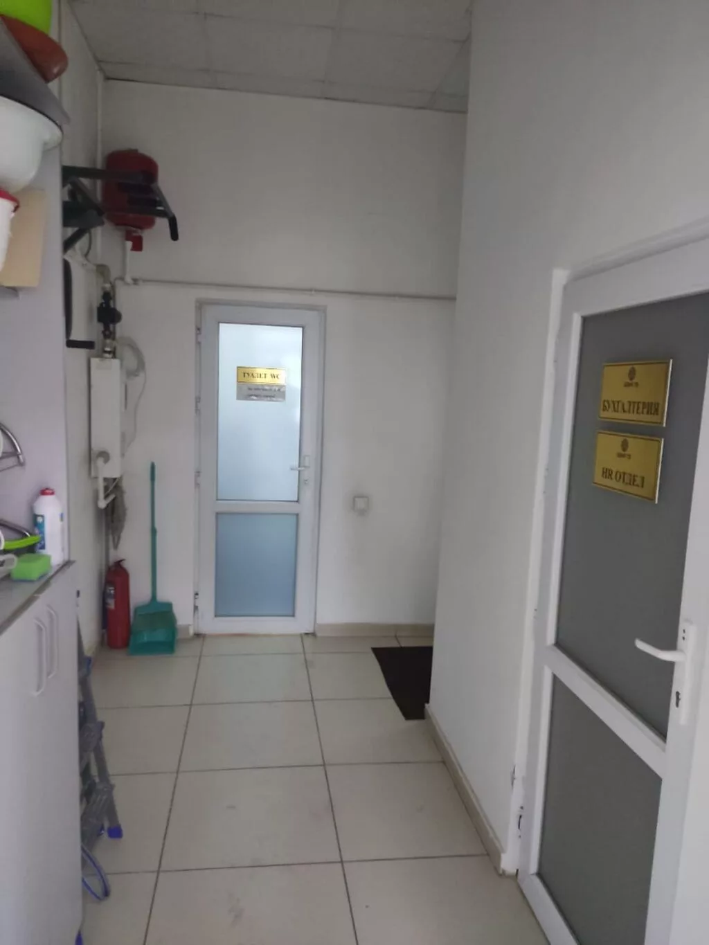 Сдаю The entire office: 220 м², В жилом комплексе, С ремонтом, С отдельным входом, С отдельным сан узлом, С юридическим адресом