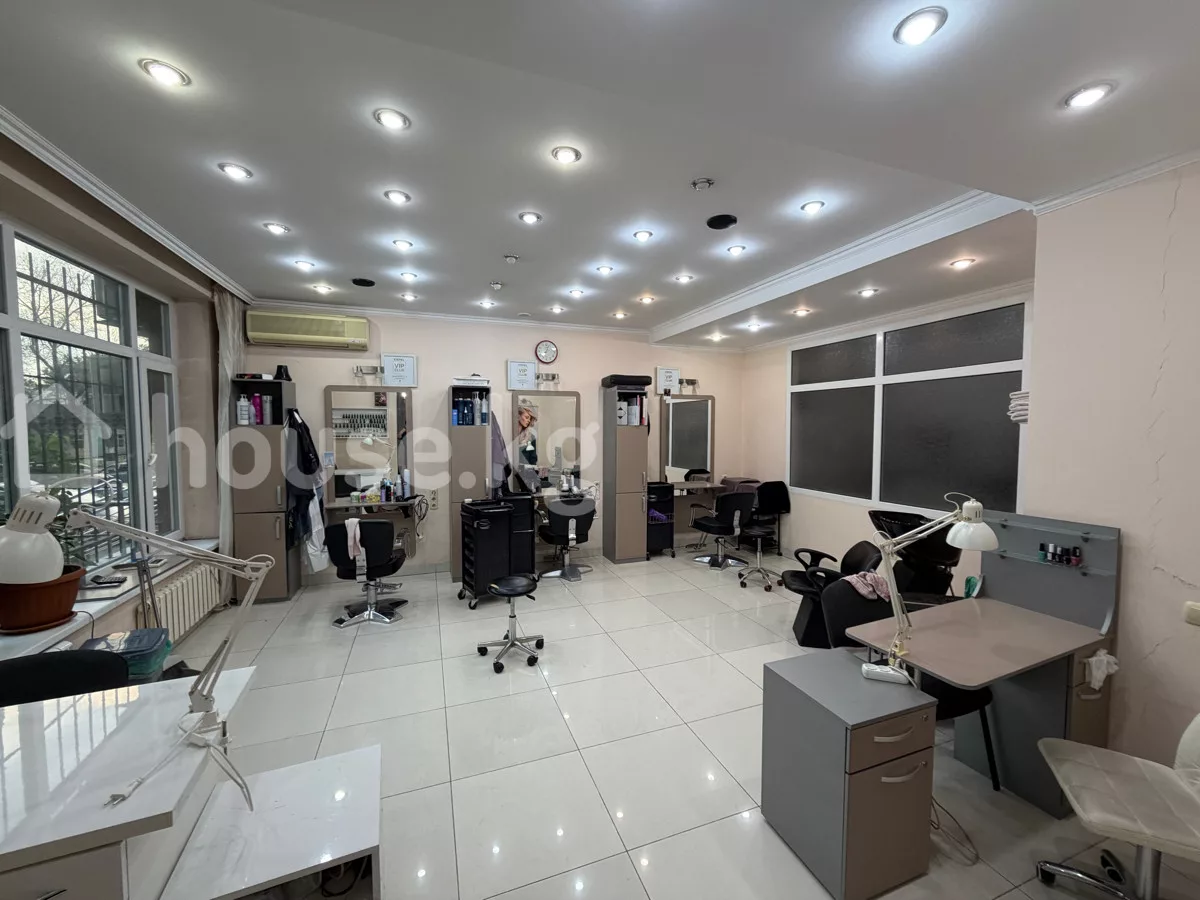 Продажа Коммерческая недвижимость: город Бишкек, 5 м-н — за 34 160 100 ⃀