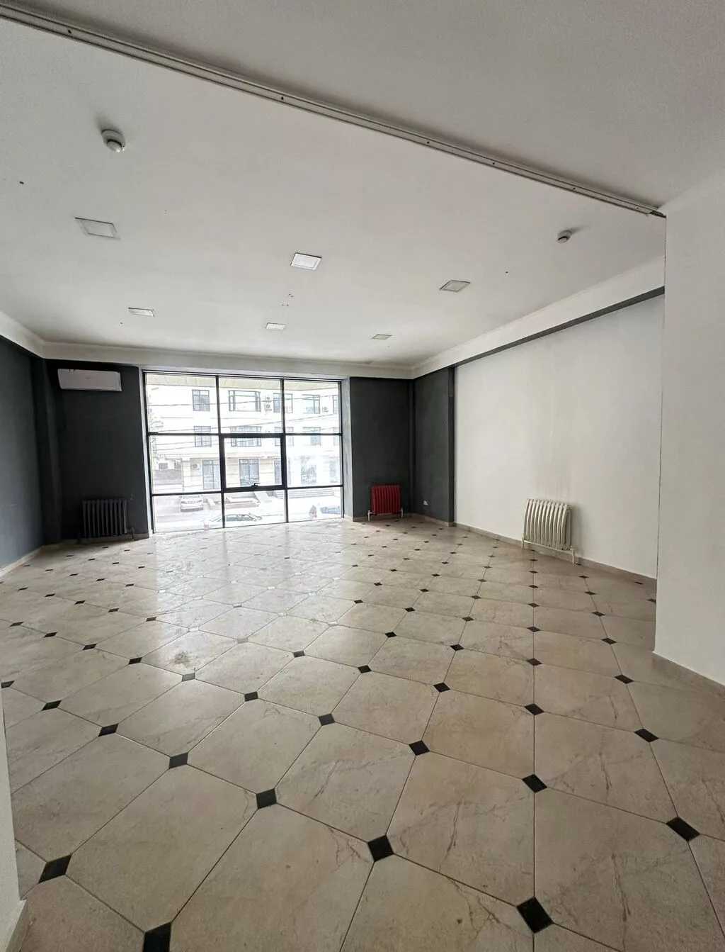 Сдаю Офис целиком: 52 м², В жилом комплексе, С ремонтом