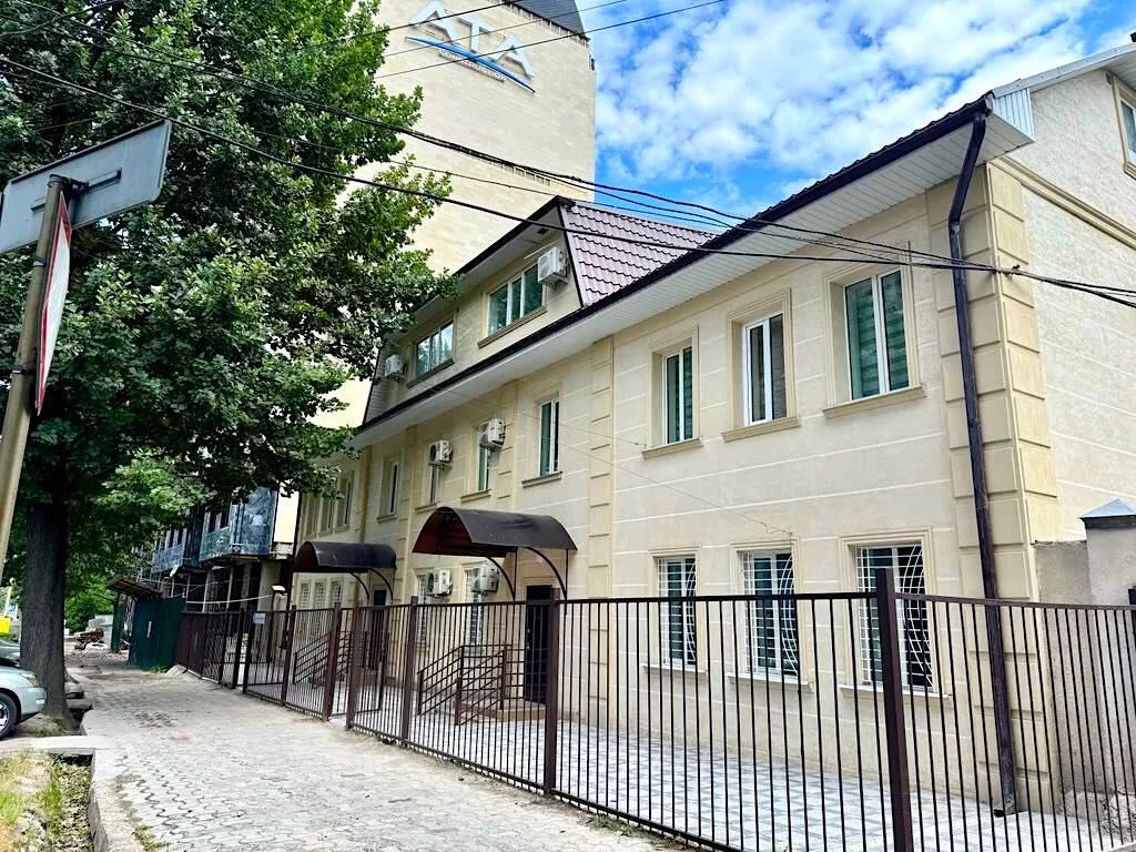 Сдаю Офис 200 кв.м. в аренду в центре Бишкека: - В Золотом квадрате -