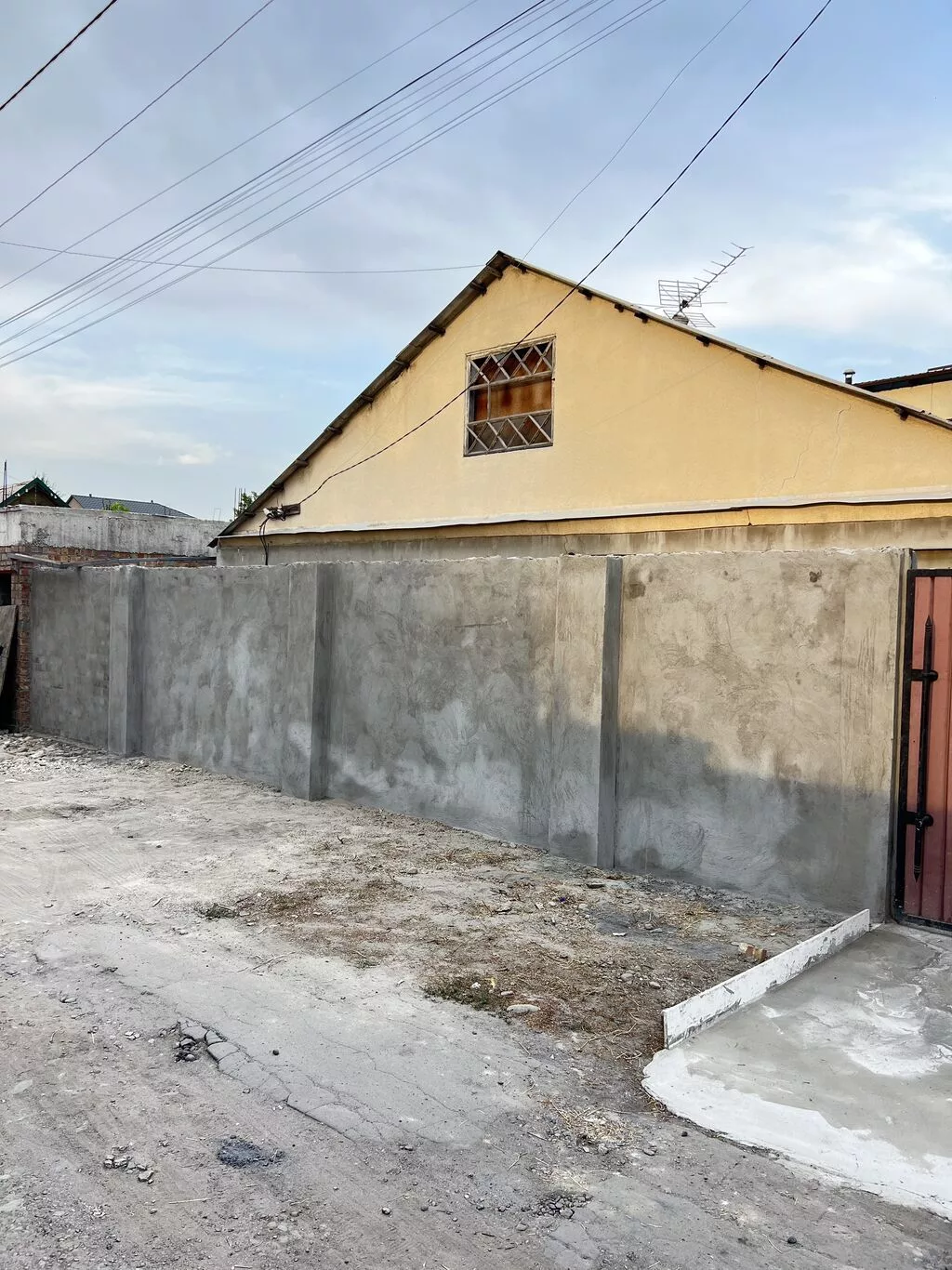 СРОЧНО ПРОДАЮТСЯ 2 ДОМА НА 4 СОТКАХ ШАШЫЛЫШ САТЫЛАТ — 4 СОТЫК ЖЕРДЕ 2
