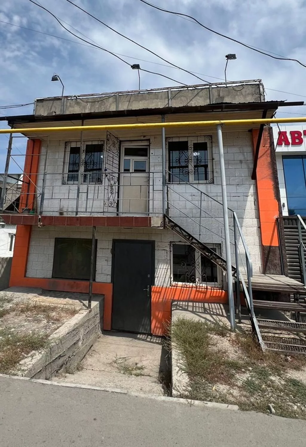 Продажа магазинов В жилом доме, 350 м², Свежий ремонт, Отдельный вход, 2 этаж