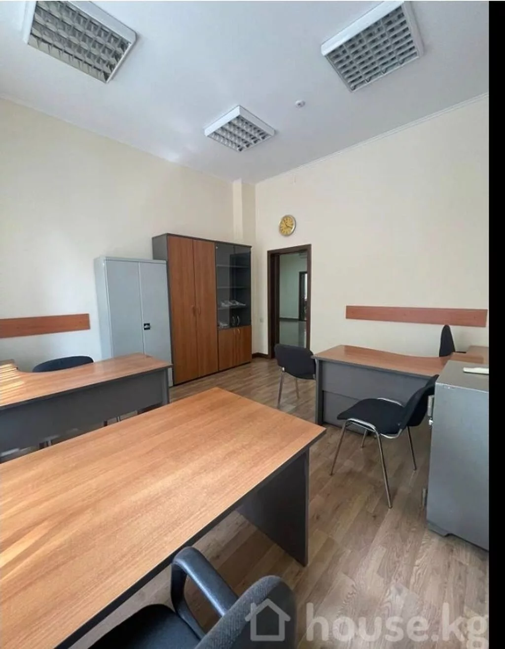 Аренда офисов, 300 м², В жилом комплексе, 1 линия, С отдельной кухней, С отдельным входом